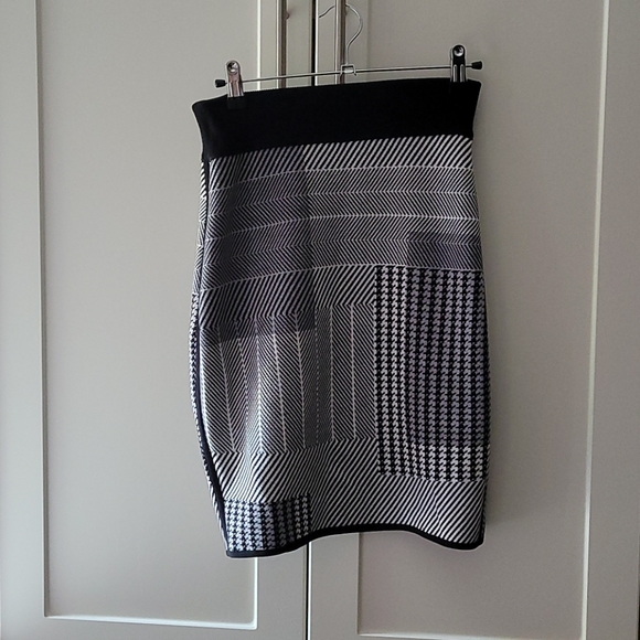Reversible knit skirt - Picture 1 of 4